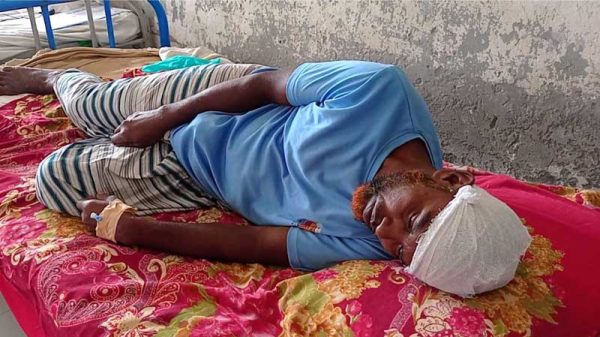 কাঠালিয়ায় সাবেক ছাত্রলীগ নেতার বিরুদ্ধে পর্যটককে মারধর ও ছিনতাইয়ের অভিযোগ