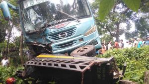 রাজাপুরের পাকাপুল এলাকায় হানিফ পরিবহন ও পিকআপের মুখোমুখি সং-ঘ-র্ষে দুইজন নি-হ-ত