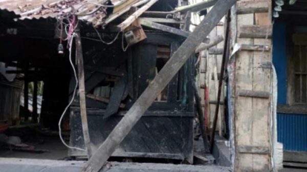 কাঠালিয়ায় আদালতের নিষেধাজ্ঞা অমান্য করে ভবন নির্মাণের অভিযোগ