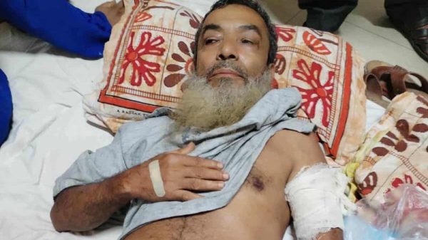 নেশার টাকা না দেওয়ায় বাবাকে কু পি য়ে জ খ ম করলো ছেলে