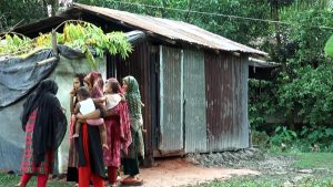 নলছিটিতে রাতের আঁধারে বিরোধীয় জমিতে ঘর তোলার অভিযোগ