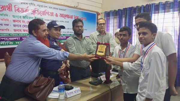কাঠালিয়ায় দুর্নীতিবিরোধী বিতর্ক প্রতিযোগিতা অনুষ্ঠিত