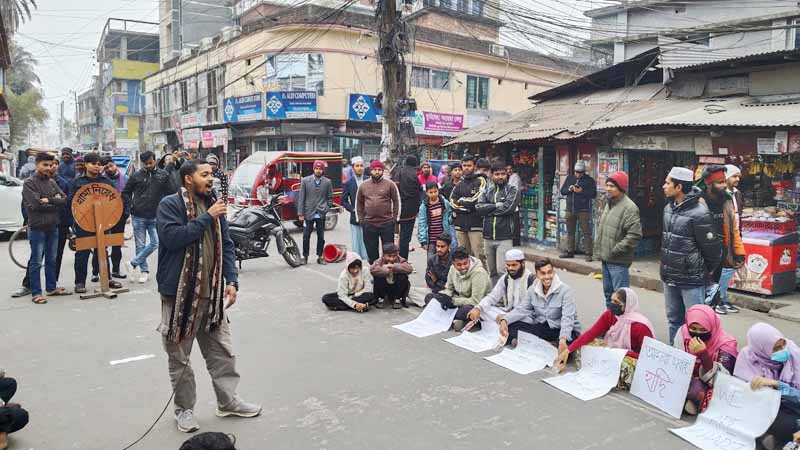 শহীদ শরিফ বিন ওসমান হাদি হত্যার বিচারের দাবিতে ঝালকাঠিতে বিক্ষোভ