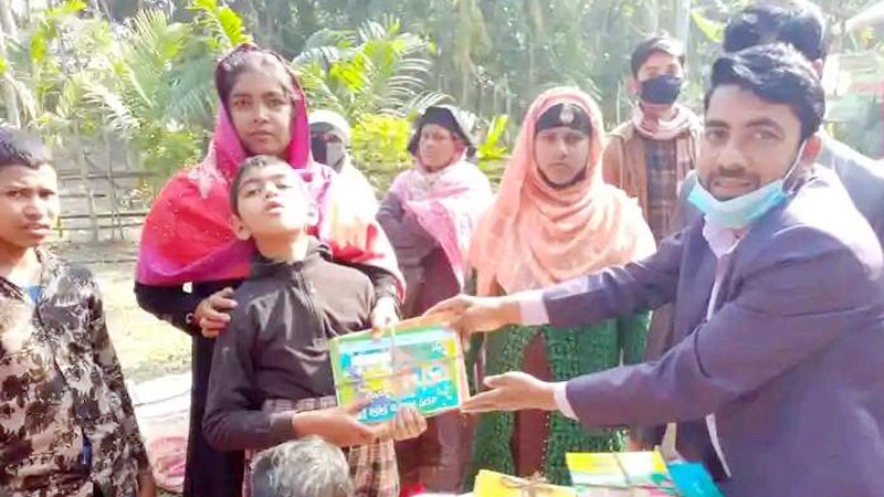 কাঠালিয়া প্রতিবন্ধী বিদ্যালয়ে বই উৎসব, নতুন বই পেয়ে উচ্ছ্বসিত শিক্ষার্থীরা