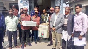 কাঠালিয়ায় ত্রয়োদশ জাতীয় সংসদ নির্বাচন ও গণভোটের সরঞ্জাম বিতরণ