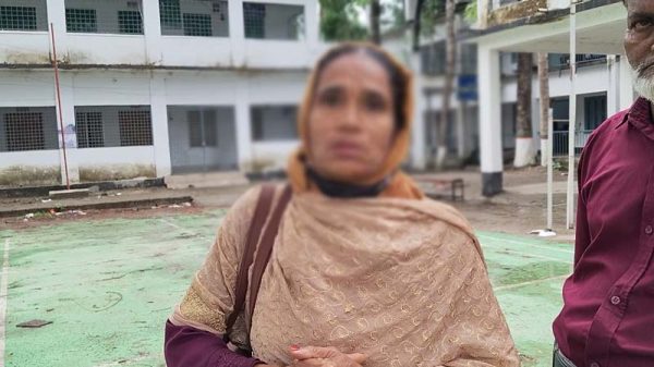 যুব উন্নয়ন কর্মকর্তার বিরুদ্ধে অফিস সহকারীর স্ত্রীকে মারধরের অভিযোগ