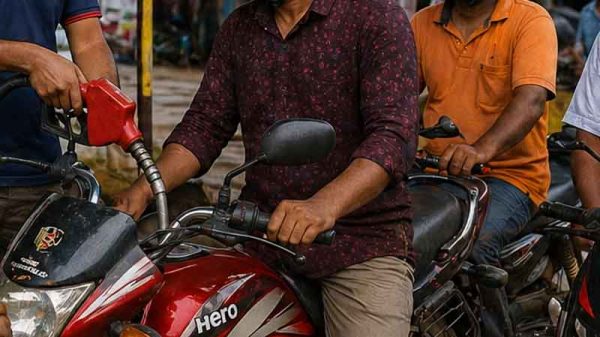 কাঠালিয়ায় সরকারি নির্ধারিত দামের চেয়ে চড়া দামে বিক্রি হচ্ছে অকটেন ও পেট্রোল