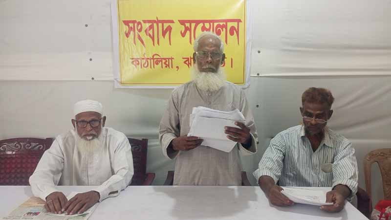 কাঠালিয়ায় প্রধান শিক্ষকের বিরুদ্ধে দুর্নীতি-অনিয়মের অভিযোগে সংবাদ সম্মেলন