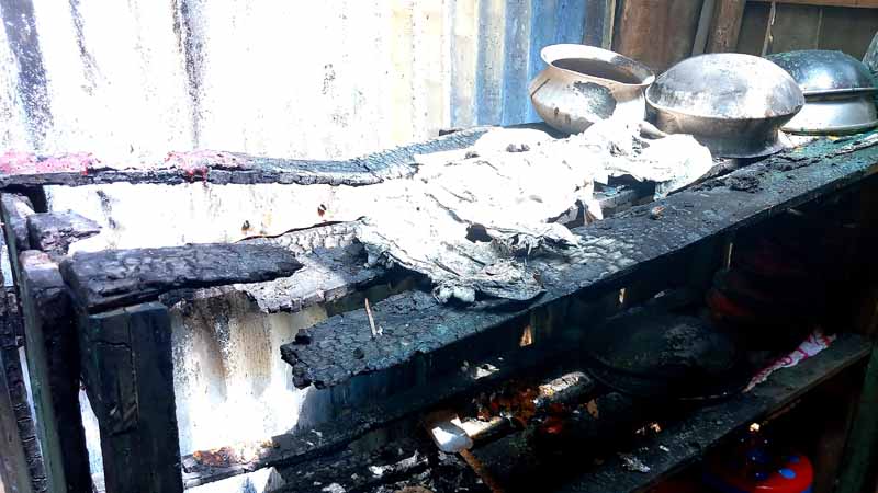 কাঠালিয়ায় শিক্ষকের রান্না ঘরে আগুন দিয়েছে দুর্বৃত্তরা
