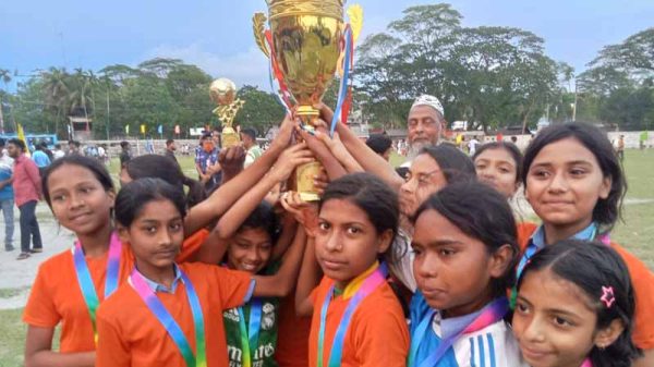 প্রাথমিক বিদ্যালয় গোল্ডকাপ ফুটবল টুর্নামেন্টে জেলায় রাজাপুরের বালক-বালিকা দল চ্যাম্পিয়ন