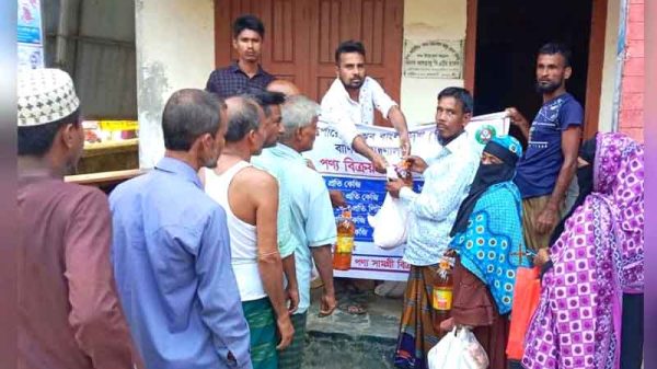 কাঠালিয়ায় টিসিবি’র ট্রাক সেল