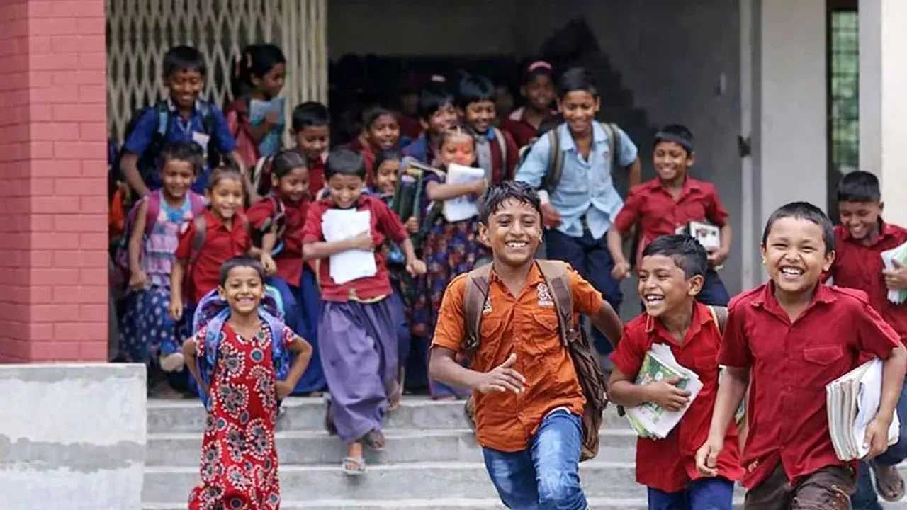 ফের লম্বা ছুটিতে যাচ্ছে শিক্ষাপ্রতিষ্ঠান