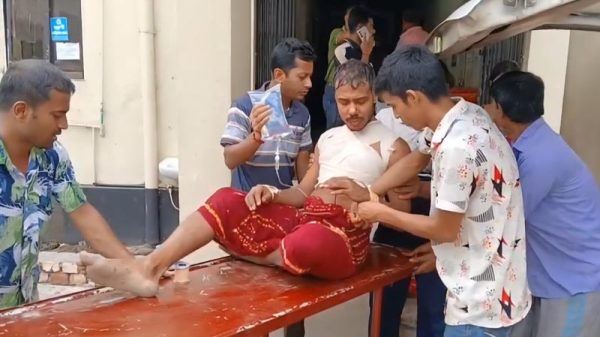 ঝালকাঠিতে জমির বিরোধে নারীসহ এক পরিবারের ৪ জনকে কুপিয়ে জখম