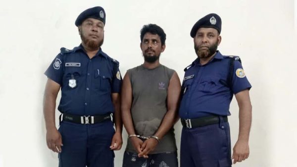 গরুর হাটে চাঁদাবাজি, যুবক গ্রেফতার