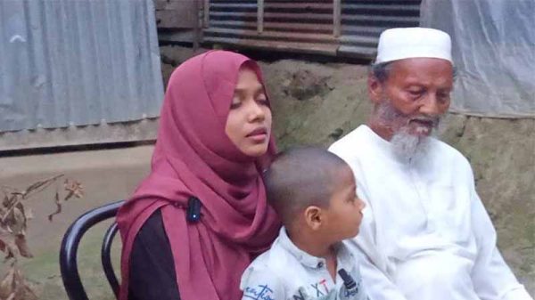 স্বামীর পরকীয়ার প্রতিবাদ করায় ঘরছাড়া স্ত্রী, কোলে শিশু সন্তান