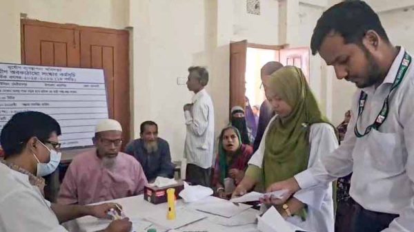 কাঠালিয়ায় মানবিক মিরাজ খান ফাউন্ডেশনের উদ্যোগে ফ্রি চক্ষু চিকিৎসা ক্যাম্প অনুষ্ঠিত